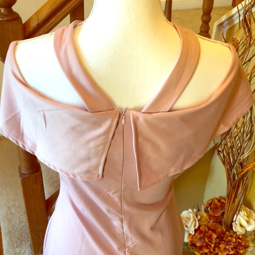 🌸 Cold-Shoulder Ruffle Halter Dress - Picture 6 of 7